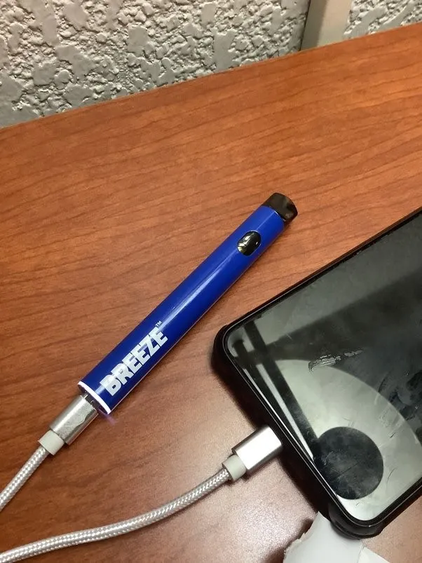 charge my disposable vape via my phone charger.webp