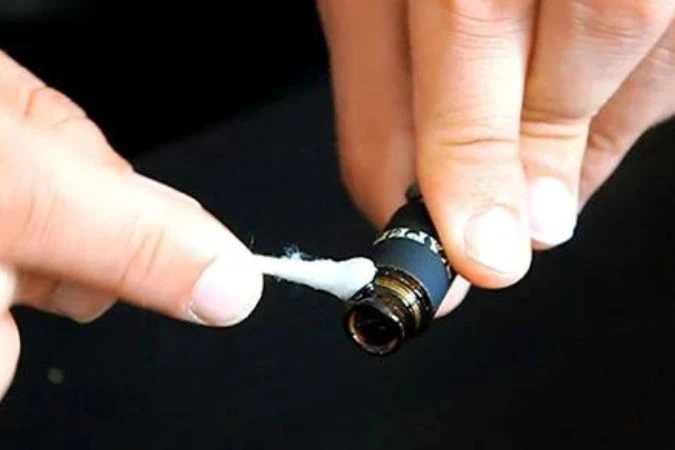 Cleaning the Connection Points